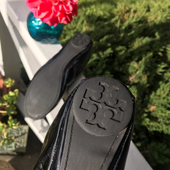 Women's Tory Burch Eddie Flat in Black Patent - Picture 5 of 8